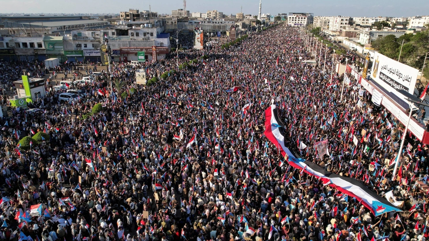 Manifestation de partisans des séparatistes soutenus par les Émirats arabes unis à Aden.