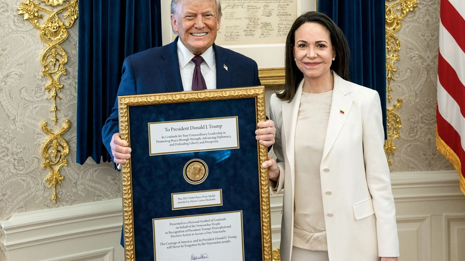 Donald Trump et María Corina Machado dans le Bureau ovale, photographie diffusée le 15 janvier 2026