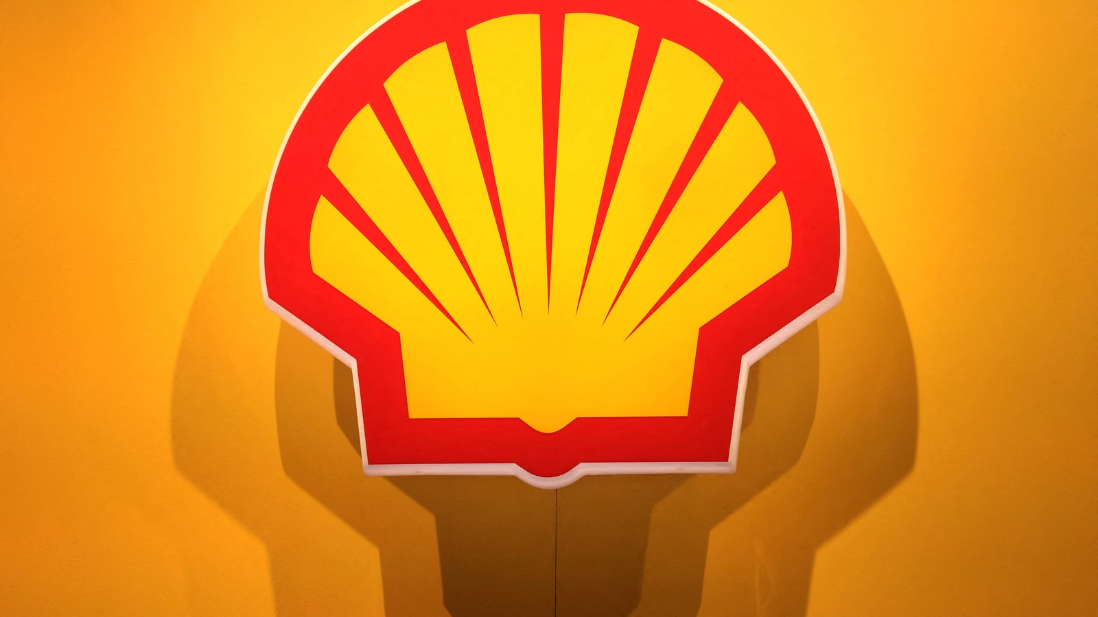 Illustration de l’article consacré au projet de vente des stations Shell en France à DCC Energy