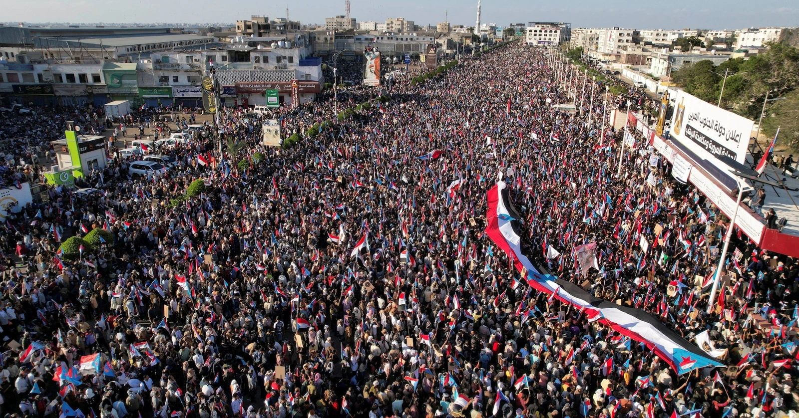 Manifestation de partisans des séparatistes soutenus par les Émirats arabes unis à Aden.